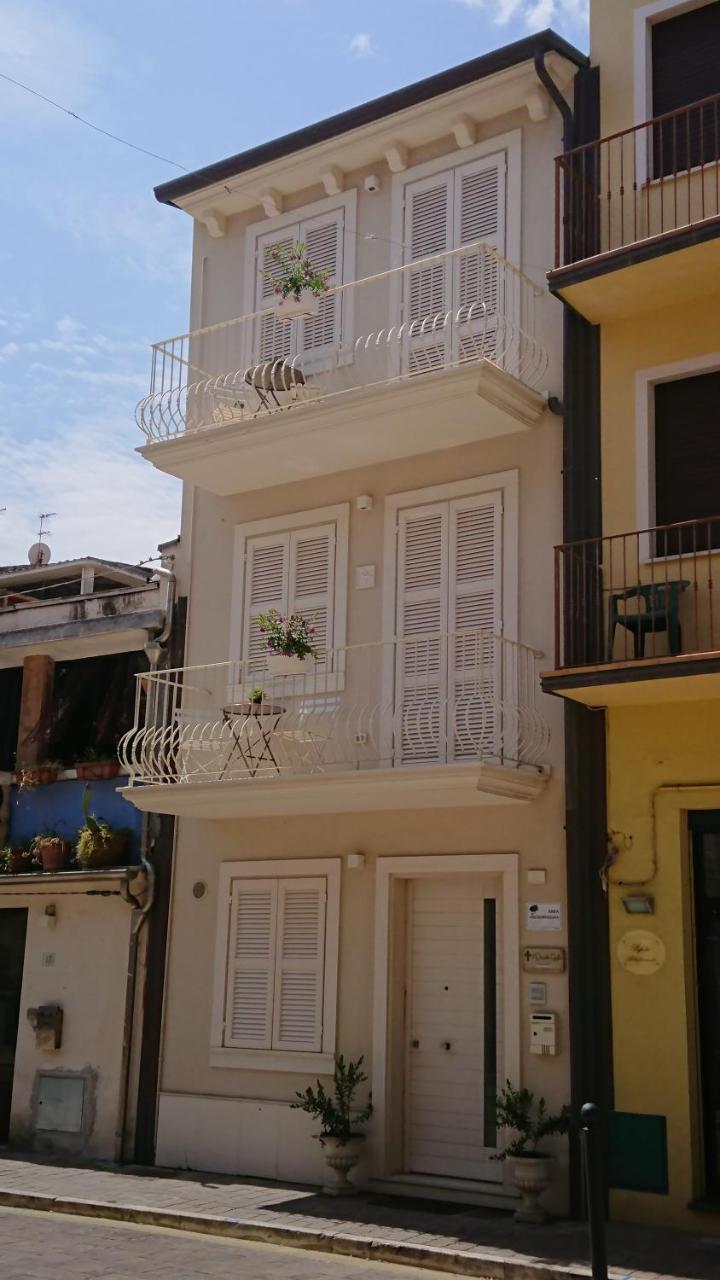 Bed and Breakfast Il Piccolo Giglio Porto SantʼElpidio Exterior foto